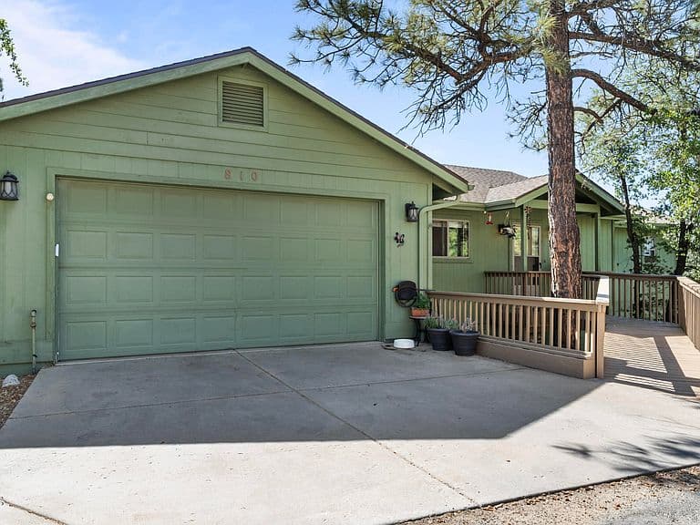 810 S Boulder Dr photo 1