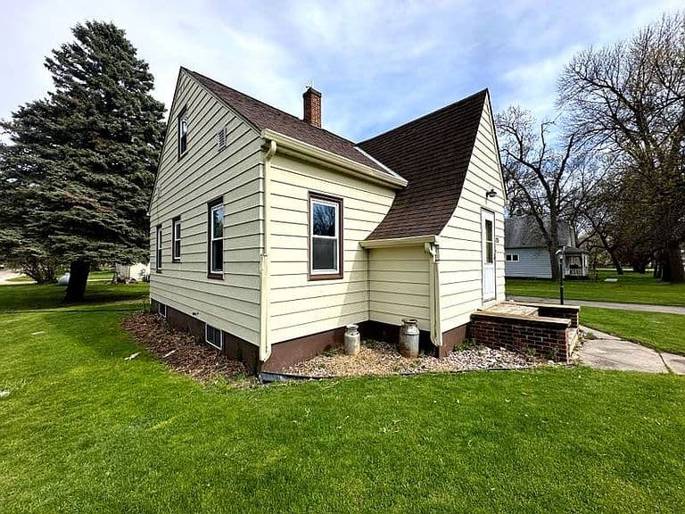 426 3rd St N photo 2