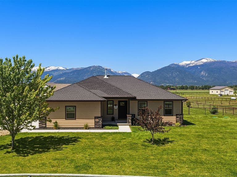 3190 Delaford Loop photo 1
