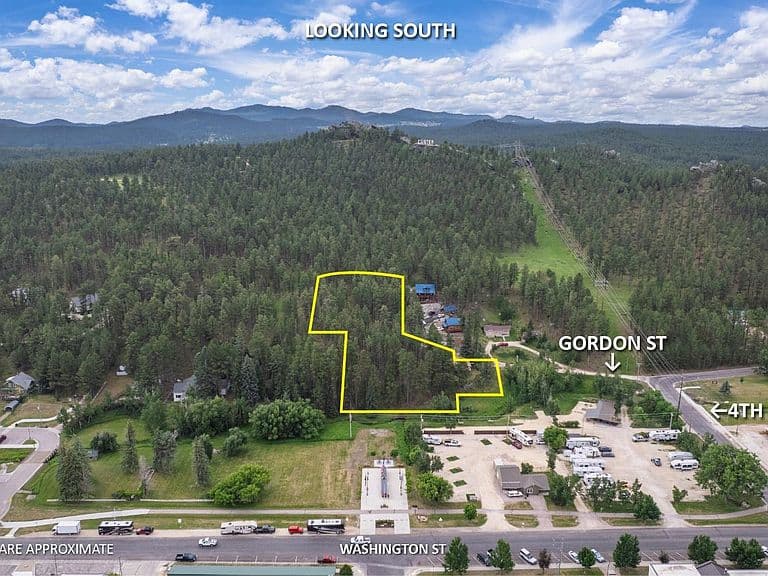 475 Gordon St photo 3