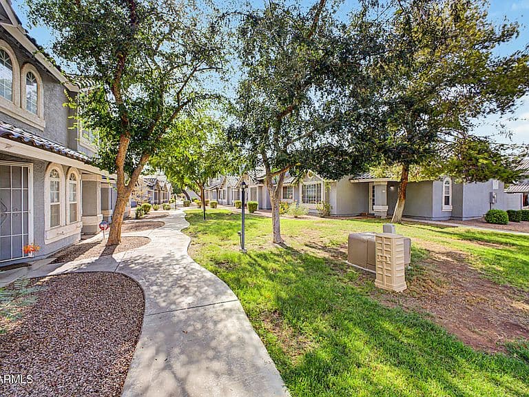 860 N MCQUEEN Road #1114 photo 2