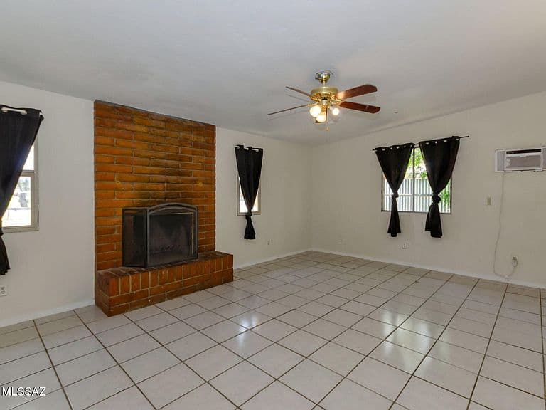 2416 S Forgeus Stra photo 2