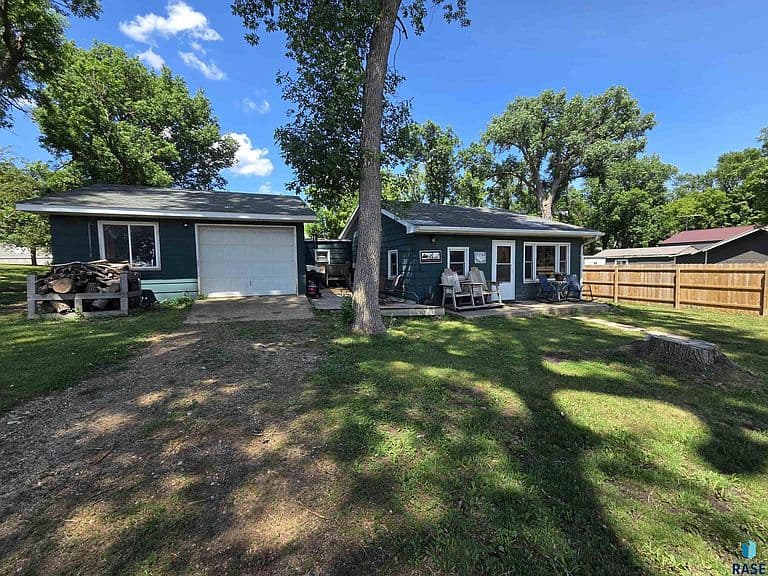 6114 Dakota Ave photo 3
