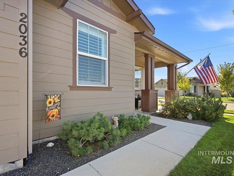 2036 N Honda Ave photo 3