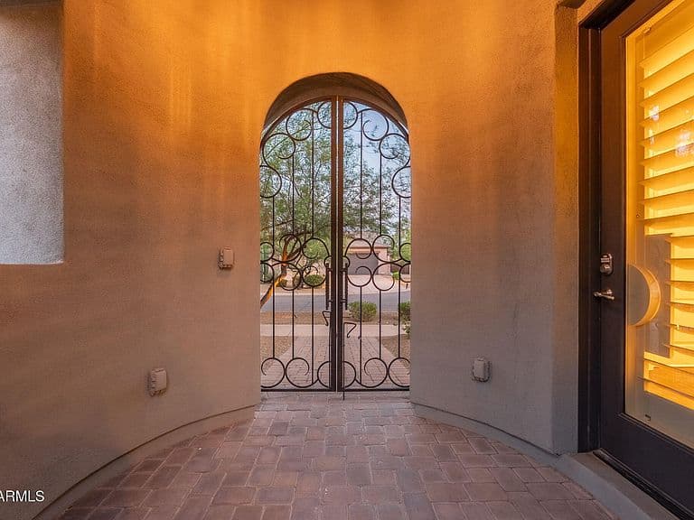 9400 E DESERT VILLAGE Drive photo 3
