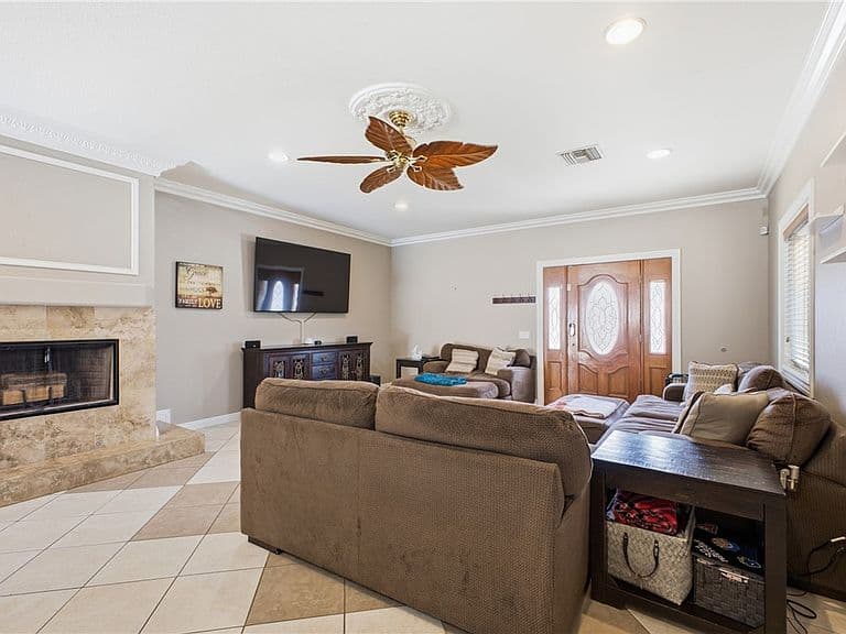 2618 Country Club Drive photo 4