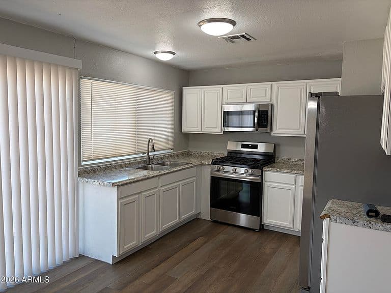 2044 W ROESER Road photo 3