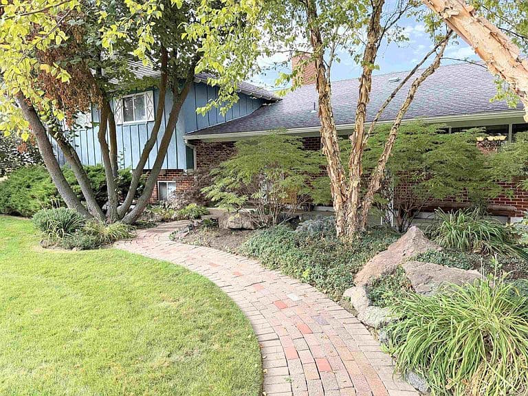 2630 E Franklin Rd photo 3