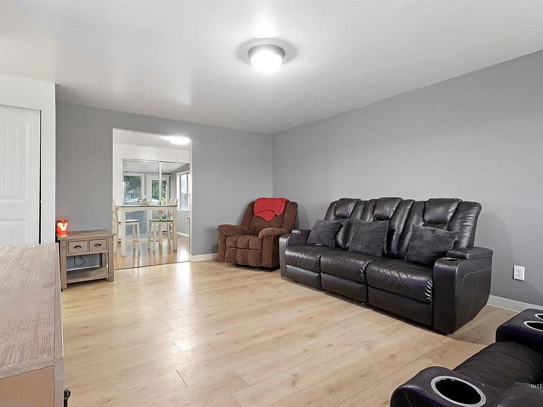 2631 Park Ave photo 5