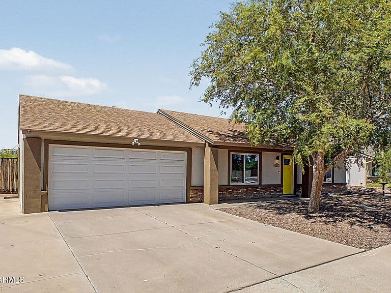 18234 N 56TH Lane photo 3