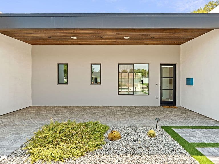 3446 N 47TH Street photo 4