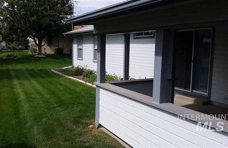 1100 Burnett Dr #E606 photo 2