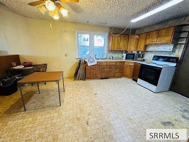 864 E 1st St photo 4
