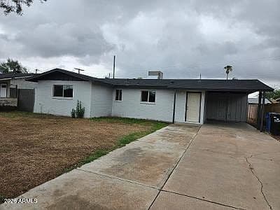 2815 N 48TH Lane photo 3