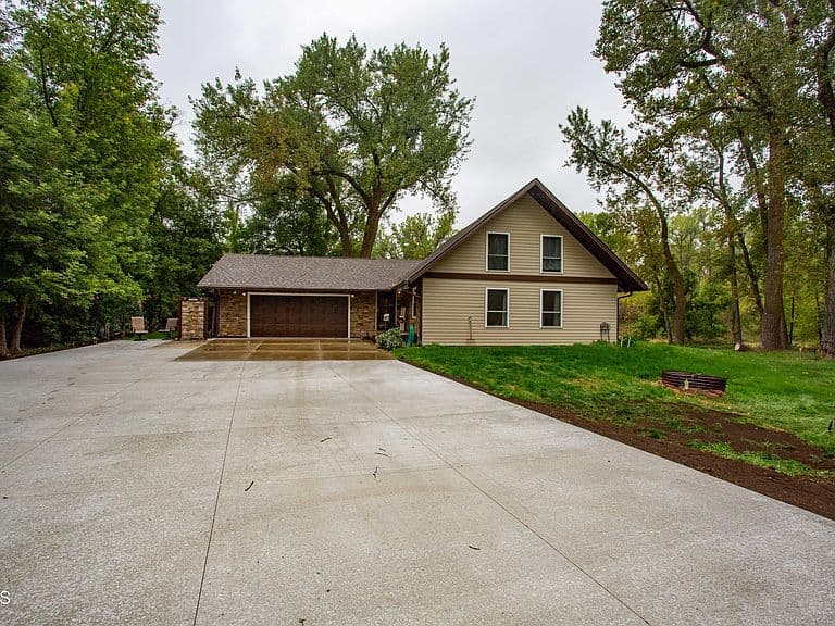7649 Dogwood Dr photo 1