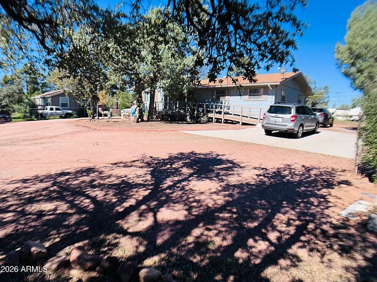 308 E JUNIPER Street photo 5