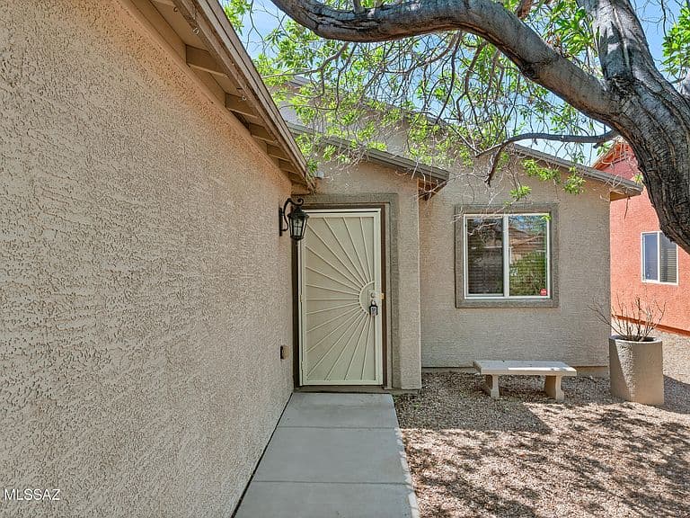 5082 E Kittentails Dr photo 2