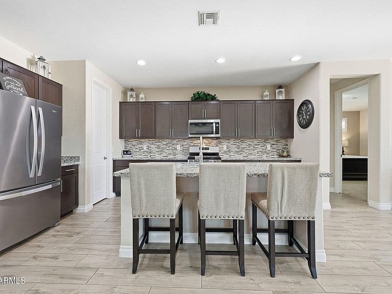 18335 W WOLF Street photo 4