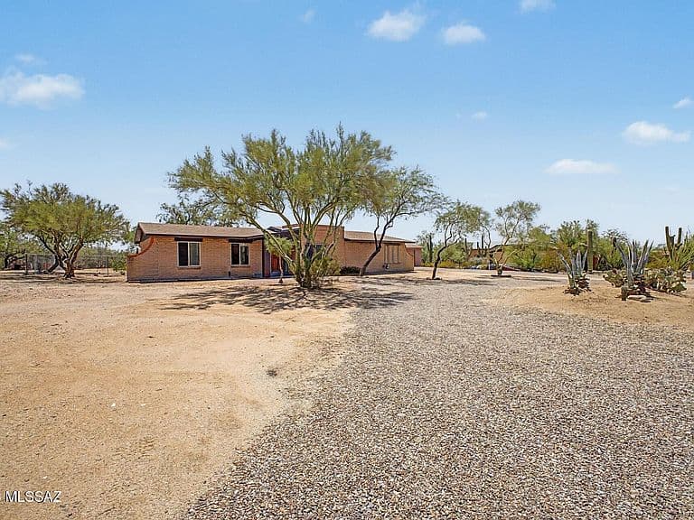 875 W Calle Dadivoso photo 2