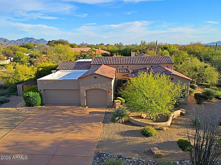 6915 E BUCKHORN Trail photo 2