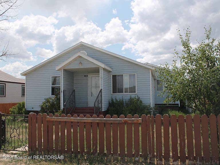 15 Taylor Ave photo 1