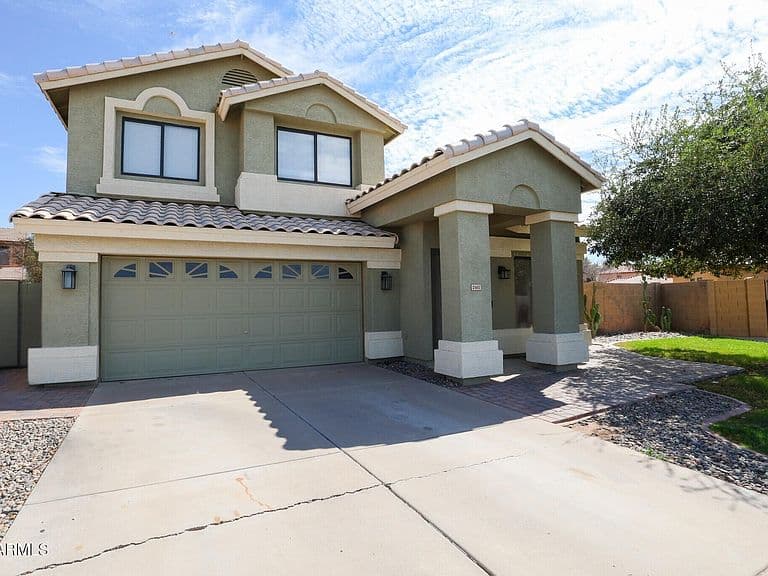 2461 E WILDHORSE Place photo 2