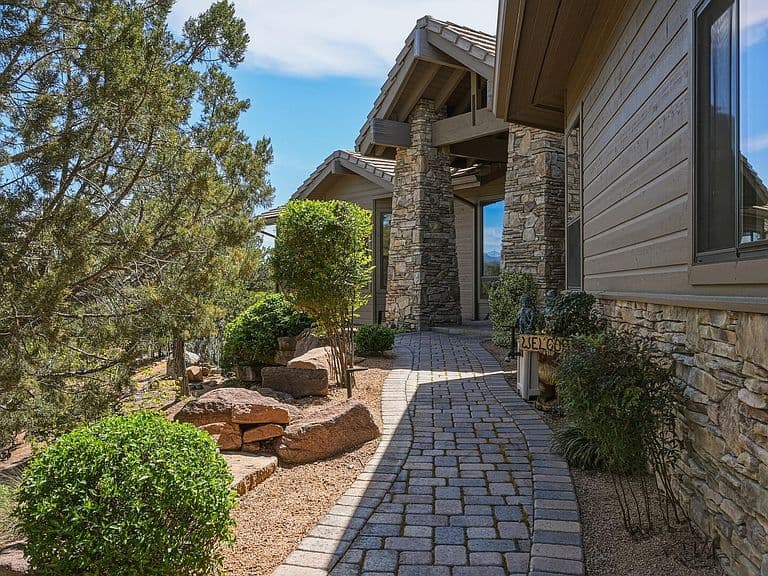 3101 E Mayfield photo 2