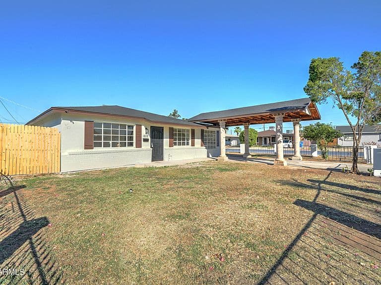 1812 N 32ND Place photo 1