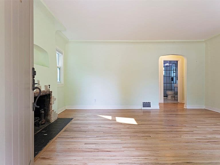 313 Woodworth Ave photo 4