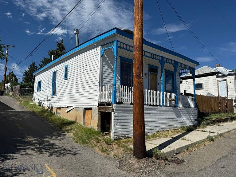 605 Caledonia St photo 2