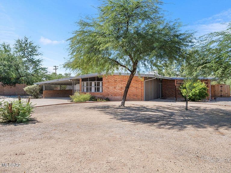 2435 N Bahana Dr photo 1