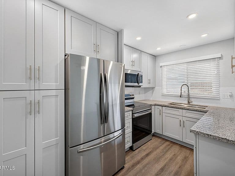1550 W CAMPBELL Avenue photo 3