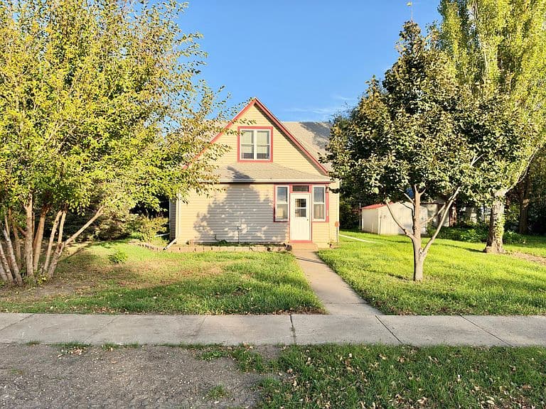 206 Front Ave SE photo 1