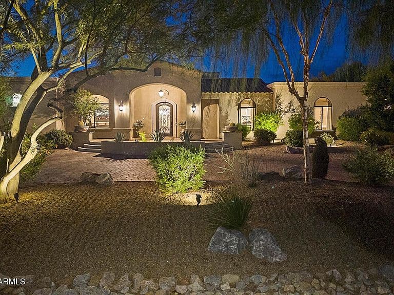 8036 E CONQUISTADORES Drive photo 1