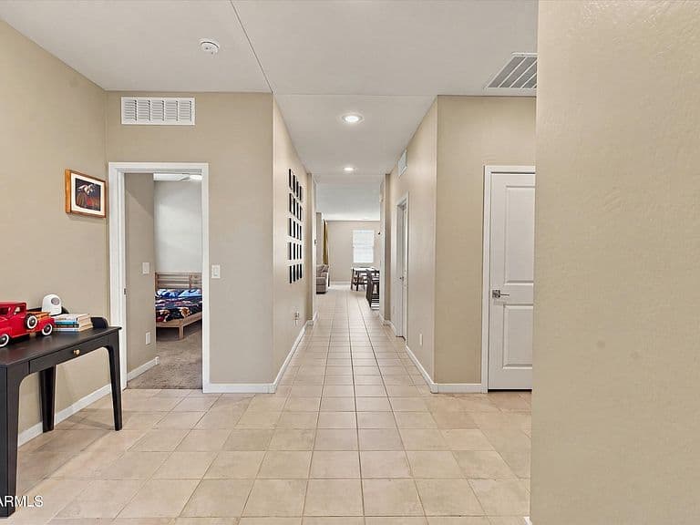 9033 W AGORA Lane photo 4