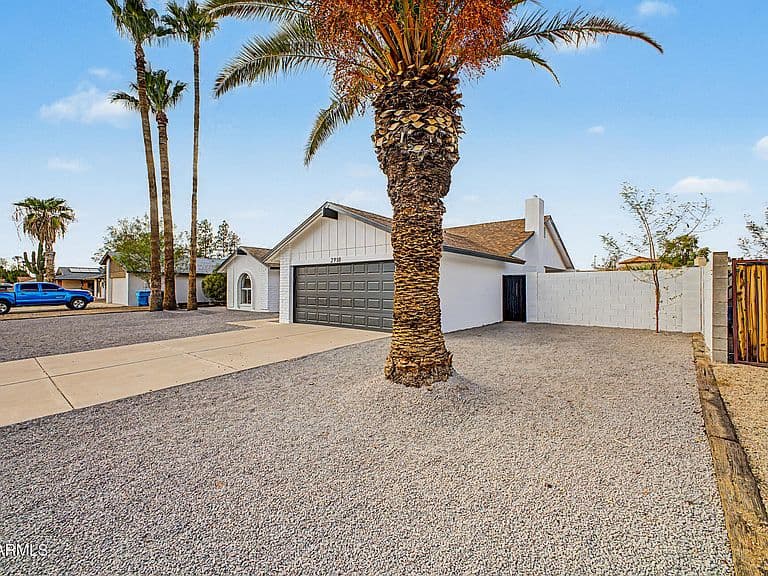 2910 W SANDRA Terrace photo 3