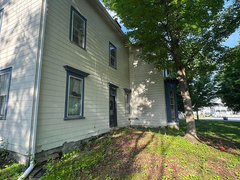 1 Griffin Avenue photo 3