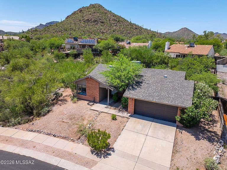 2020 S Westmont Dr photo 1