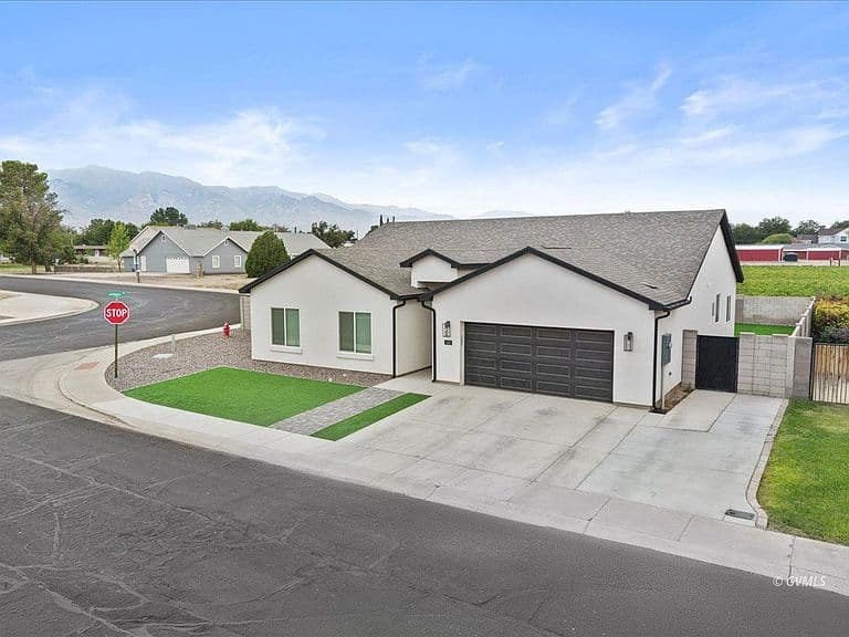1492 N Cota Ln photo 5