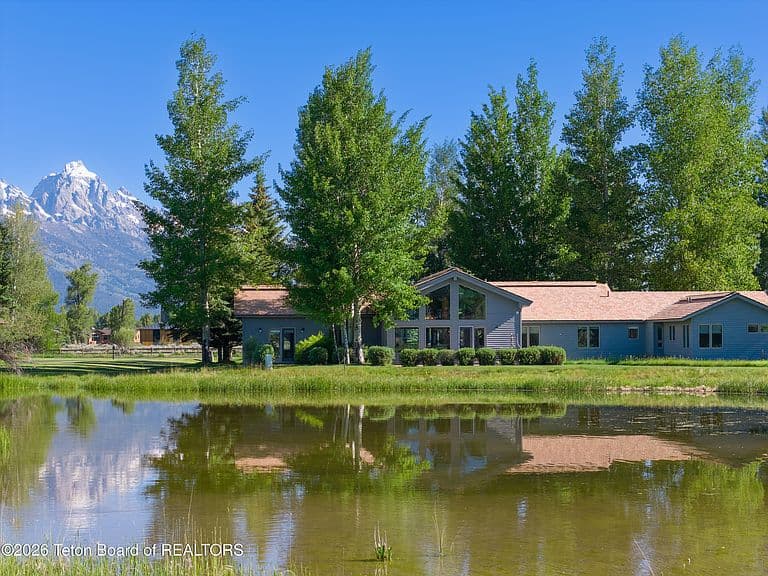 700 E Sagebrush Dr photo 3