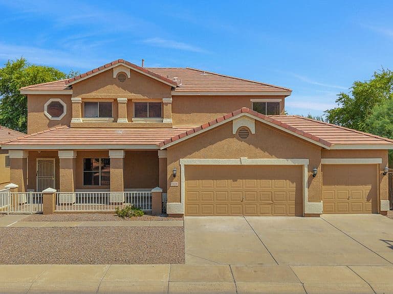 1226 E GWEN Street photo 2