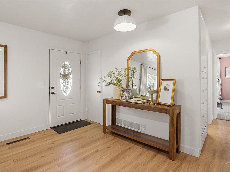 2039 Occidental Ave photo 2