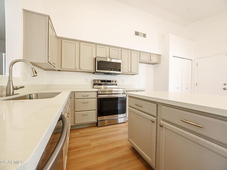 1239 W BRECKENRIDGE Avenue photo 3