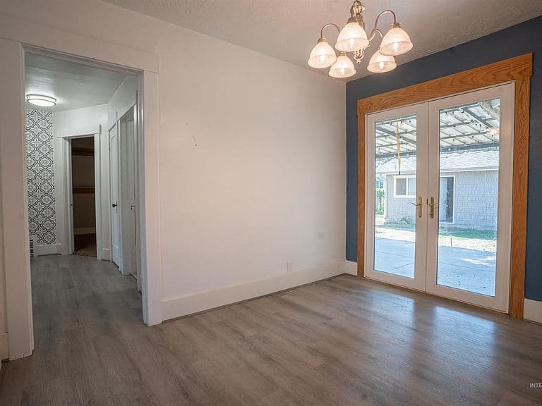 1206 9th Ave E photo 5