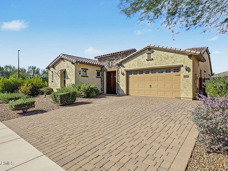 2662 E LA COSTA Drive photo 1