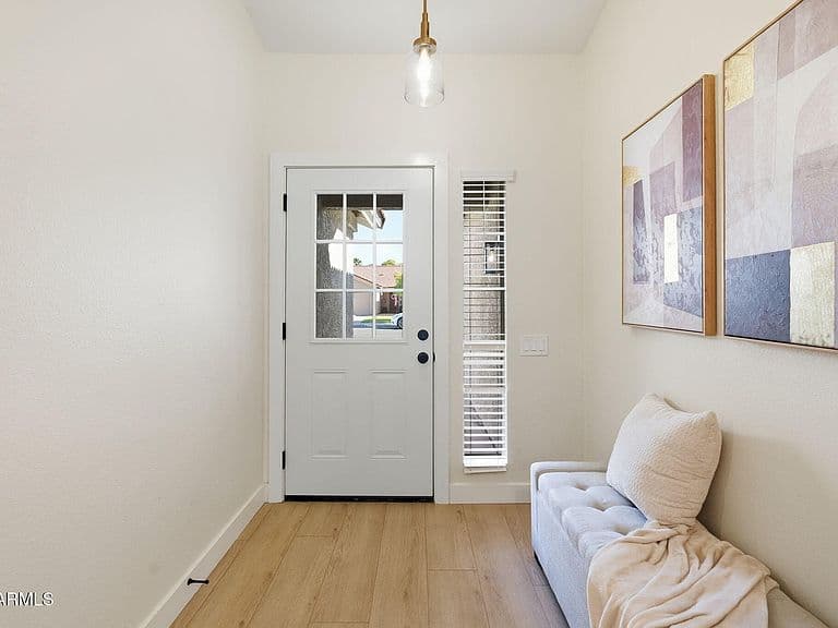 506 W AMOROSO Drive photo 4