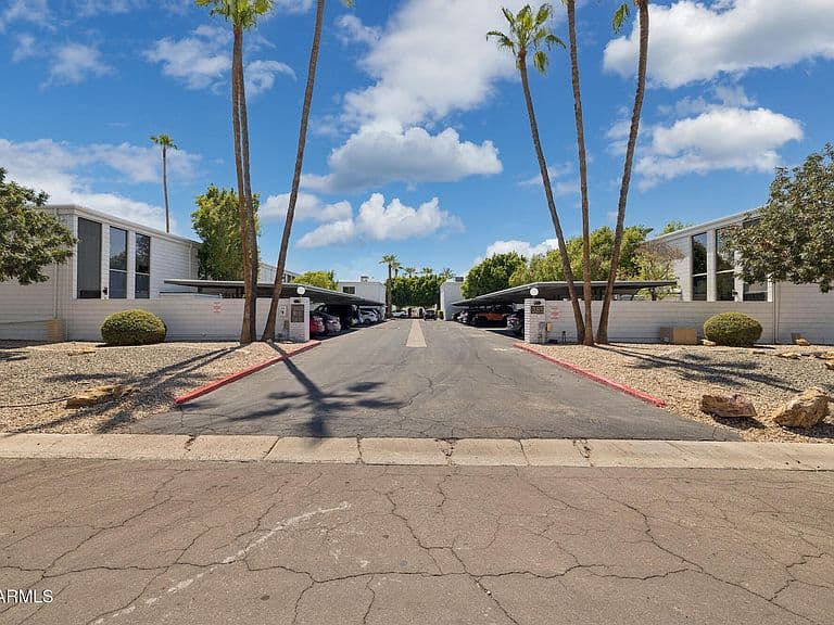 385 W PIERSON Street #B4 photo 3