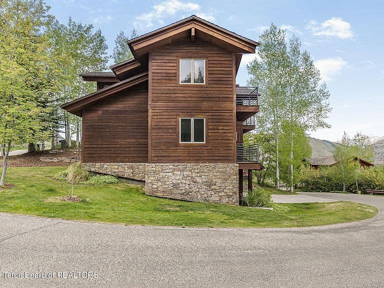 480 Henley Rd photo 3