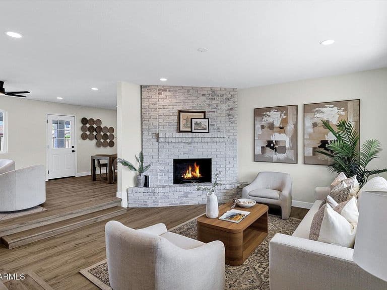 610 E VIA ELENA Street photo 1