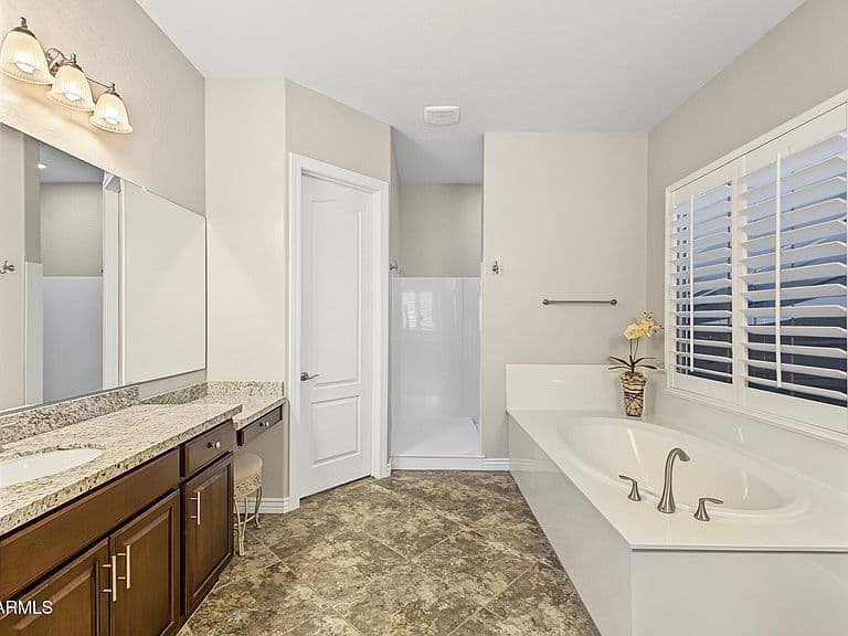 2052 S NAVAJO Court photo 3